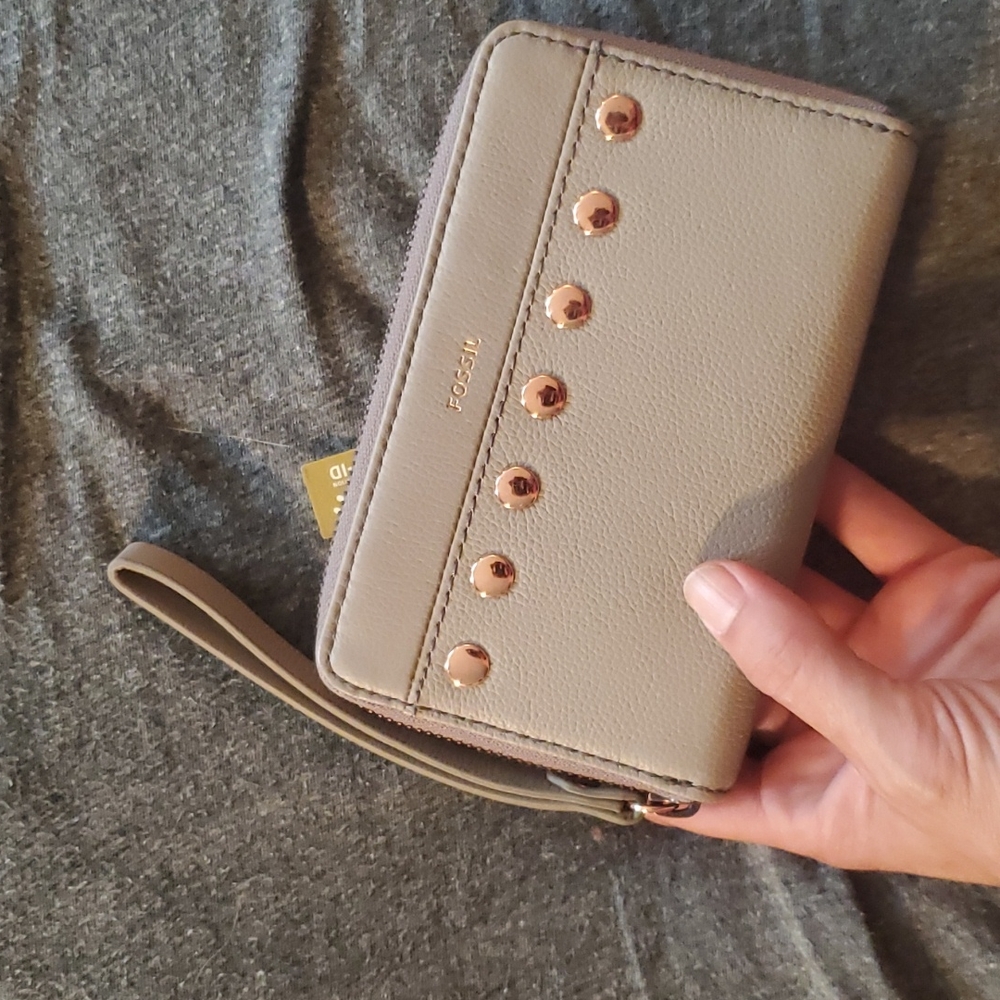 Fossil wristlet